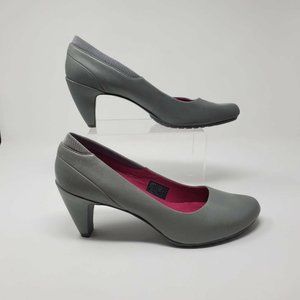 Tsubo Womens Classic Pump Heels Shoes Gray Leather